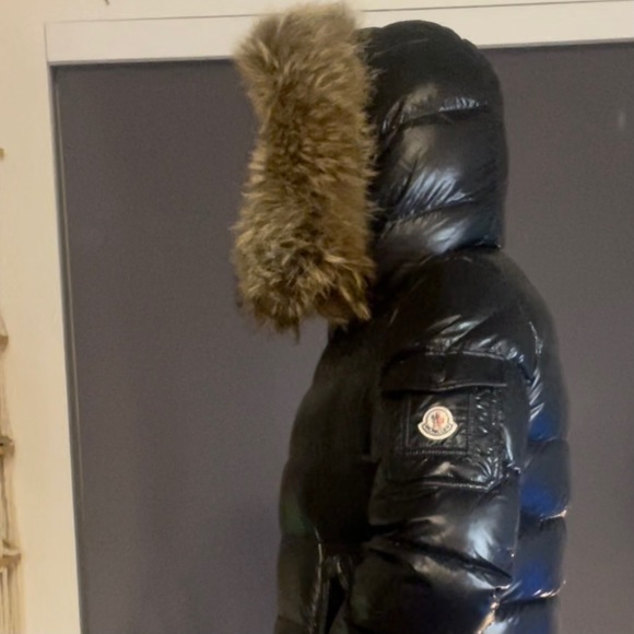 Moncler puffer coat with fur - Picture 6 of 6